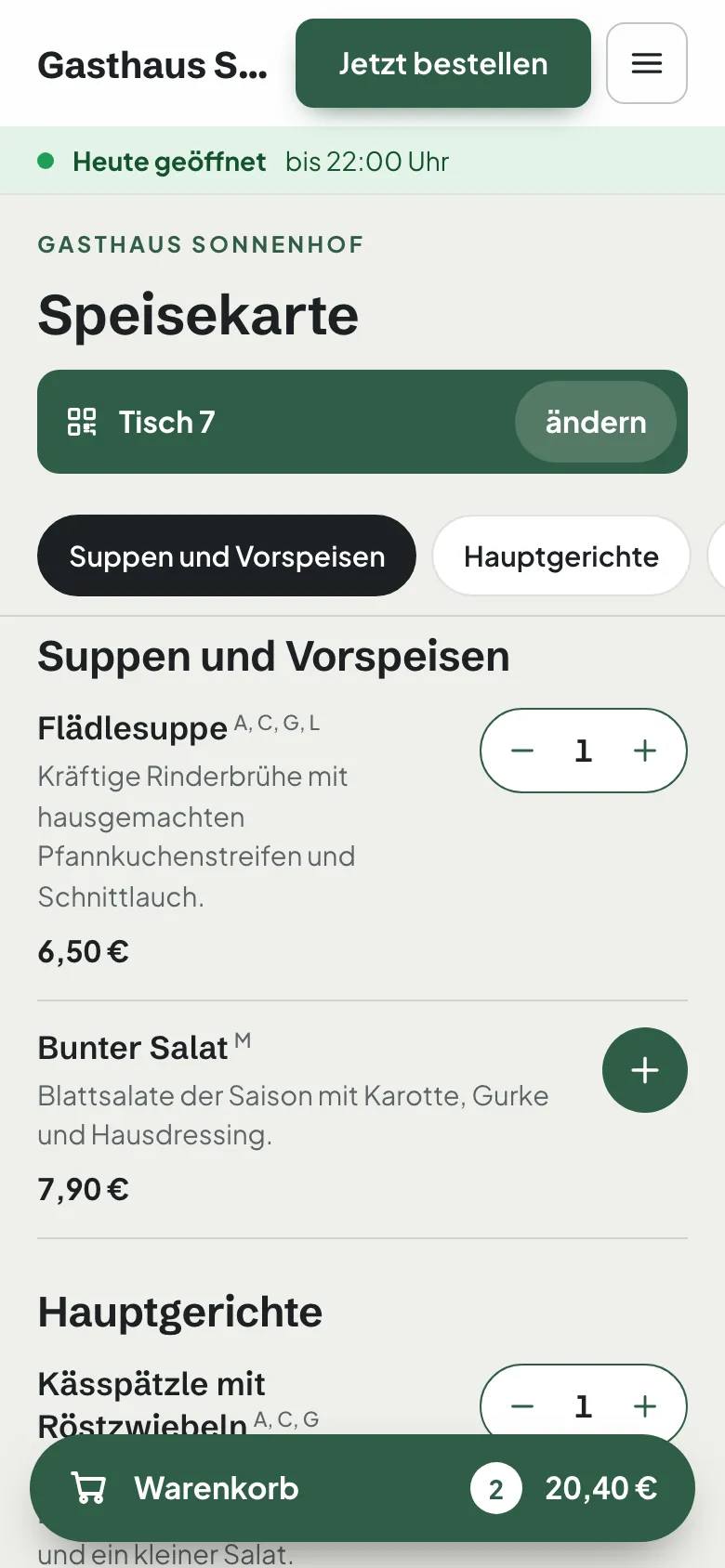 Speisekarte an Tisch 7 mit zwei Gerichten im Korb